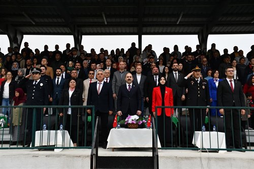 23 Nisan Ulusal Egemenlik ve Çocuk Bayramı vatandaşların yoğun katılımı ile coşkuyla kutlandı.